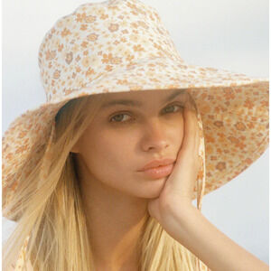 Lack Of Color Holiday Bucket Hat - Womens L/XL - Peach Bloom - NWT